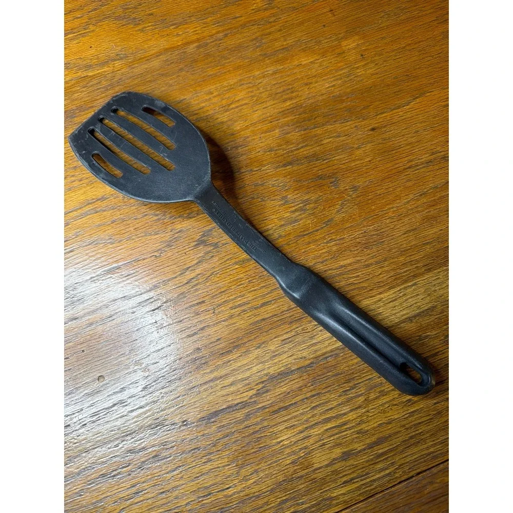 The Pampered Chef Black Nylon Slotted Spatula‎ Turner Flipper